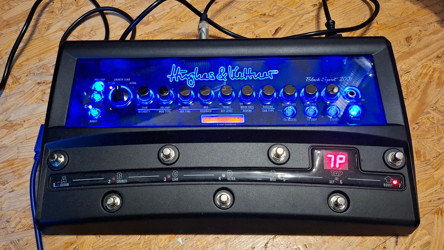 Hughes & Kettner Black Spirit 200 Floor
